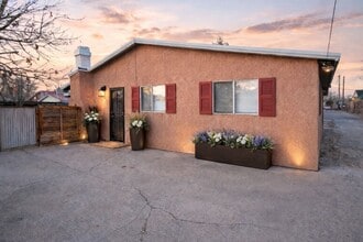 Building Photo - 1414 Griegos Rd NW