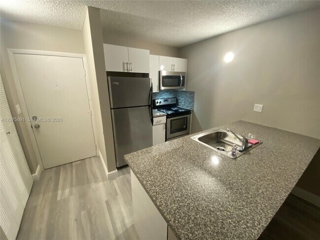 Foto del edificio - 2771 Riverside Dr