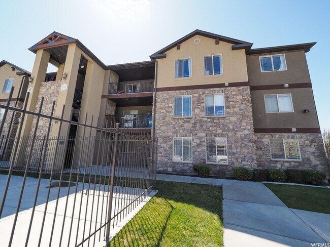 Building Photo - 946 W 630 S