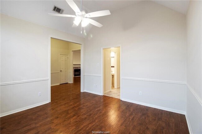 Foto del edificio - 4709 Shoal Creek Dr