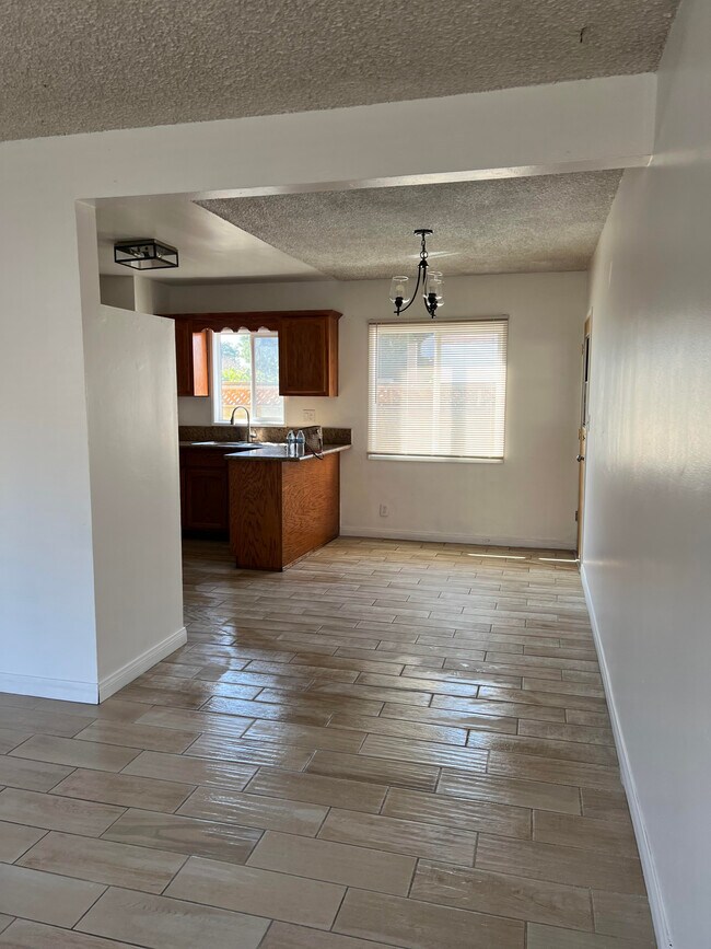 Building Photo - 2770-2772 Glenwood Pl