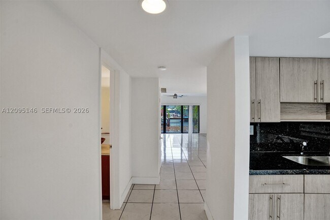 Foto del edificio - 16500 NE 27th Pl