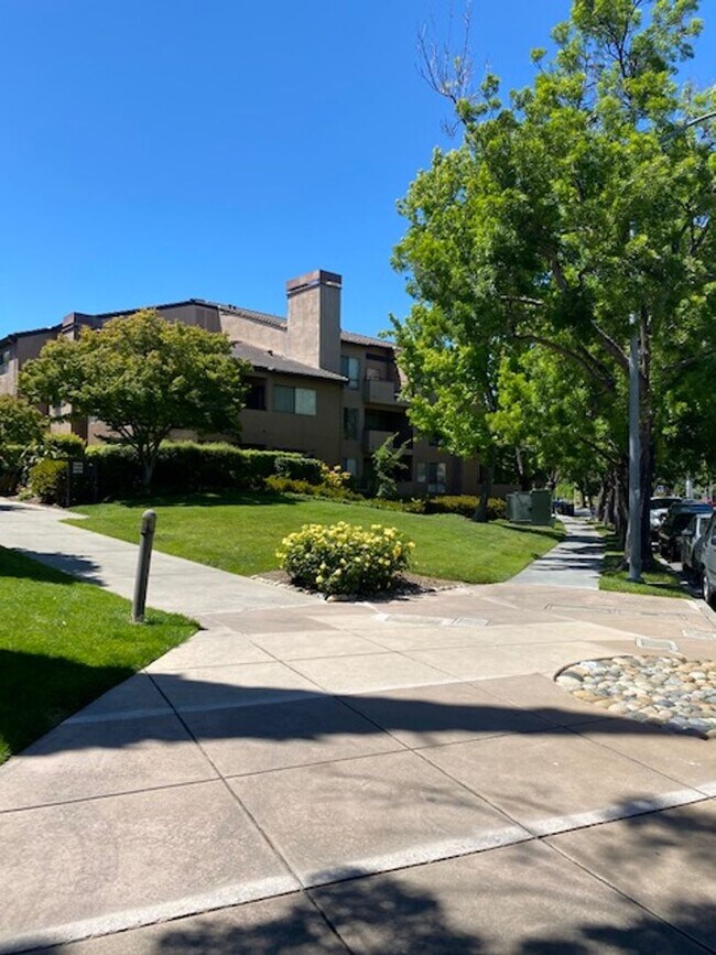 Foto del edificio - Gorgeous Monte Merano Condo for rent