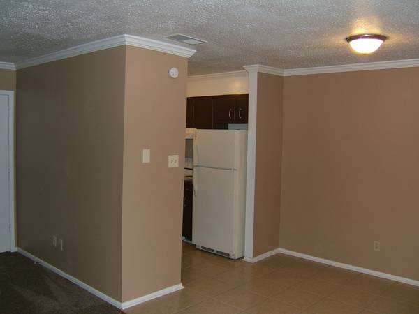 2 habitaciones, comedor y cocina de la entrada - Bowmanor Garden Apartments