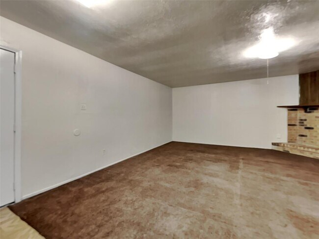 Building Photo - 14006 Pinewest Ct