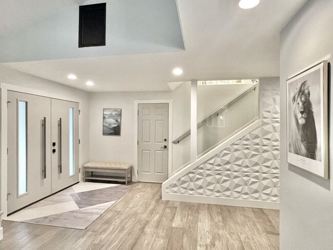 Building Photo - Luxury Single Family Home For Rent in Clyd...