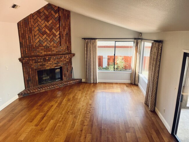 Foto del edificio - Charming 2-story home in Pismo Beach