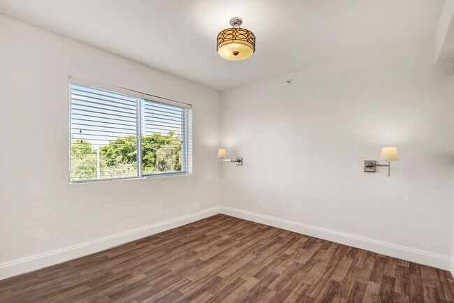 Foto del edificio - 542 NW 8th St