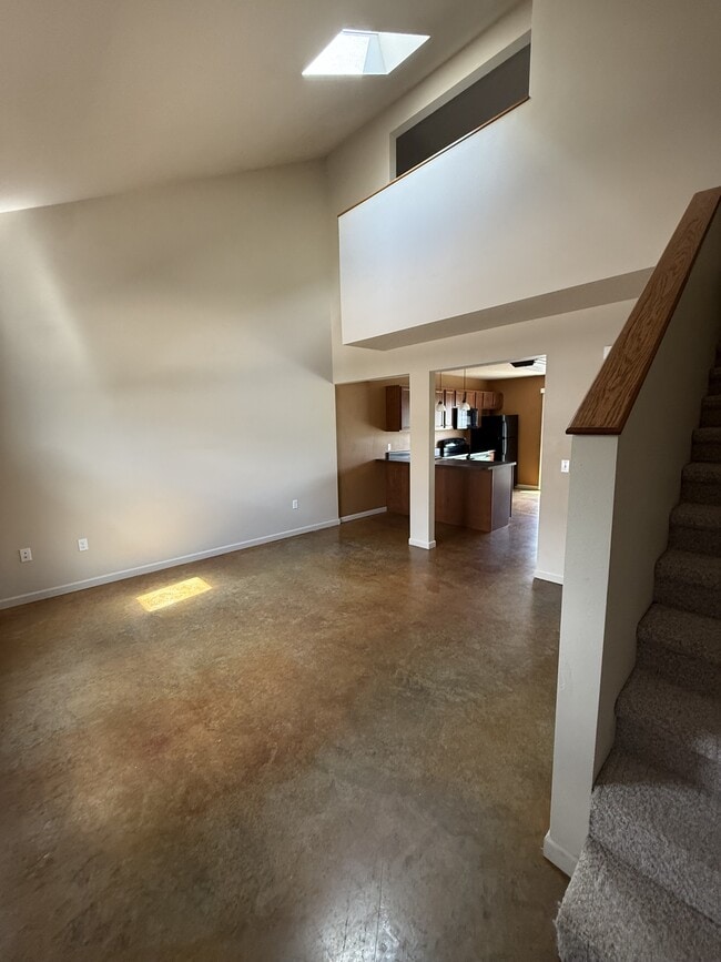 Building Photo - 5220 Loft Dr