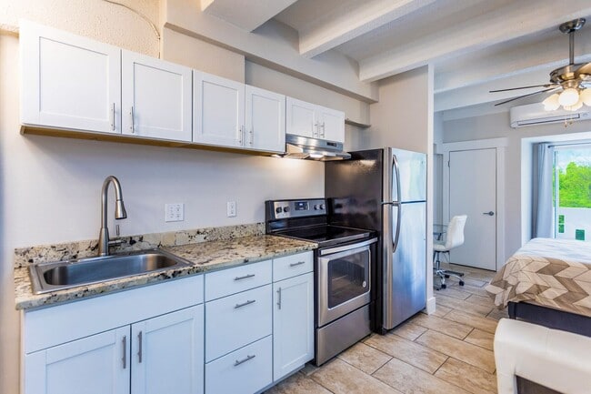 Interior Photo - The Melrose Midtown