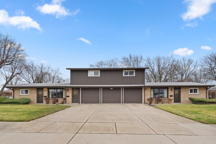 Primary Photo - 537-541 N Edgelawn Drive Unit 539