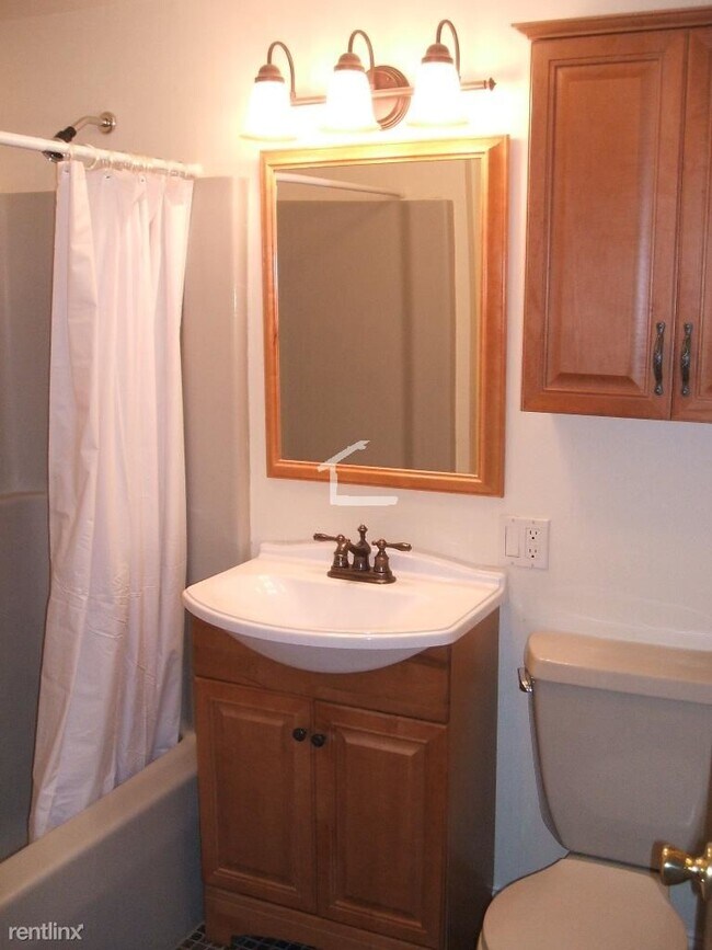 Building Photo - 2 br, 1 bath  - 5 Abbey Rd # 10-1