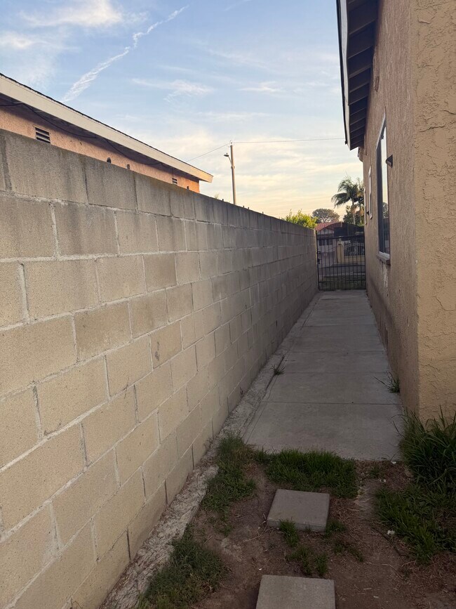 Foto del edificio - 3583 Burton Ave