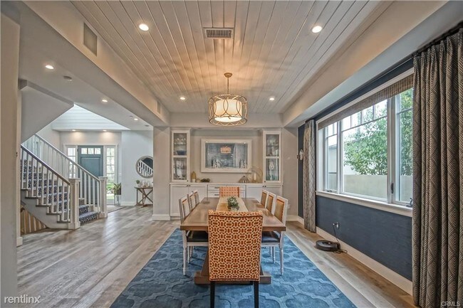 Building Photo - 5 br, 5.5 bath House - 2504 Walnut Ave