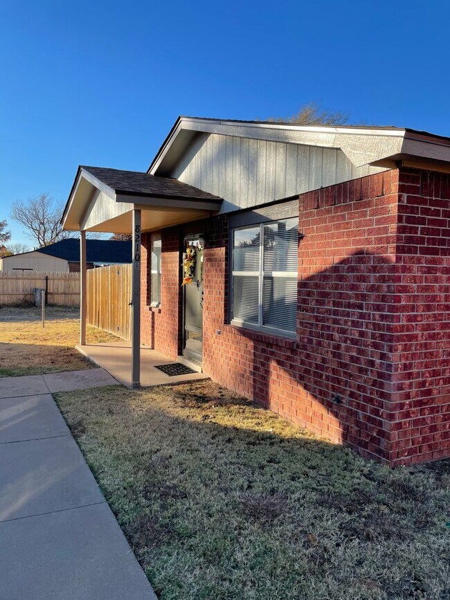 Foto del edificio - 8210 Vernon Ave