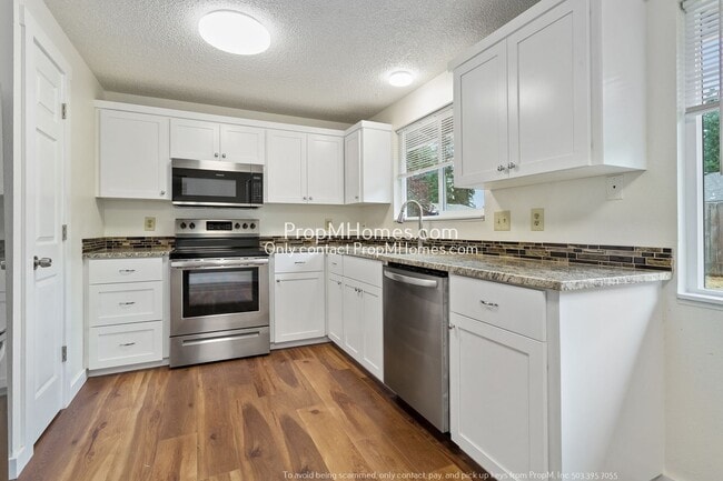 Building Photo - Three Bedroom Ranch in Hillsboro - Water/Sewer Included! DEPOSIT SPECIAL