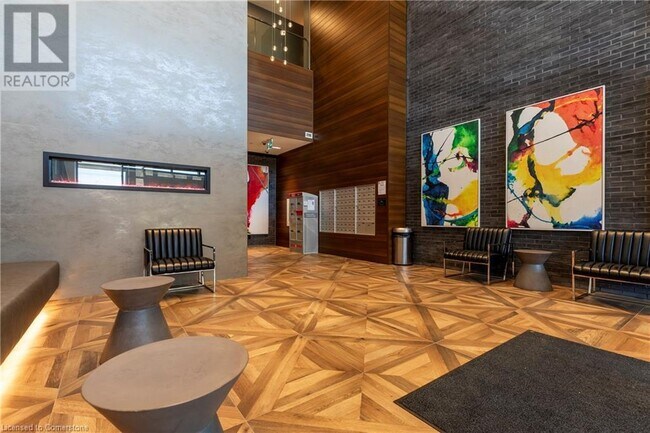 Photo du bâtiment - 101 Locke St S