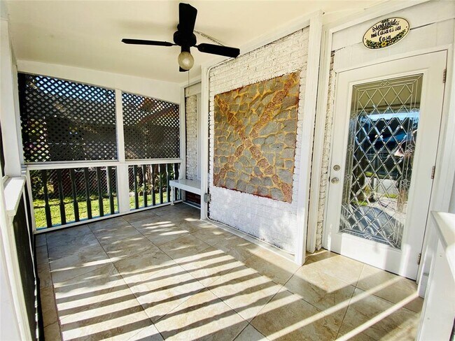 Foto del edificio - 3921 Woodleigh St