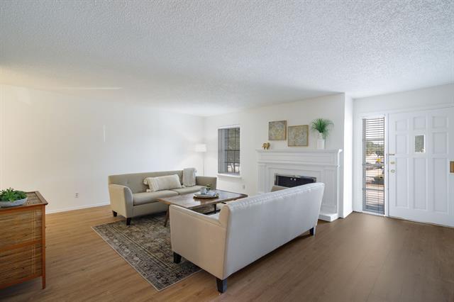 Foto del edificio - 5949 Copperwood Ln