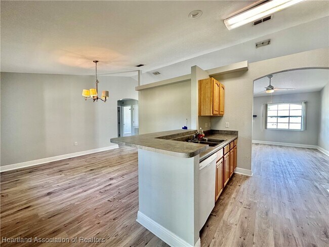 Foto del edificio - 2924 Thunderbird Rd
