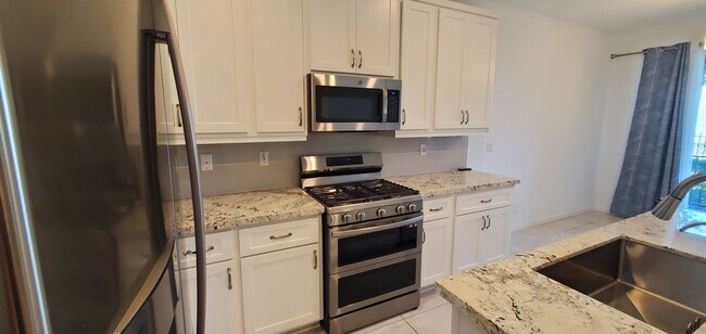 Building Photo - Beautiful townhome features a bright, open-concept layout