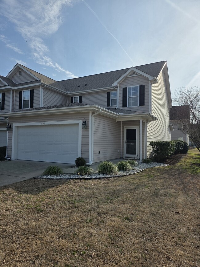 Building Photo - 1041 Fairway Ln