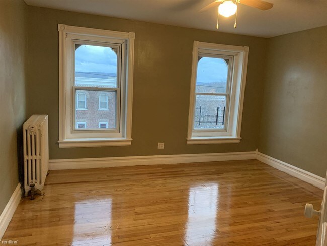 Building Photo - 5 br, 1 bath House - 1213 W Union St