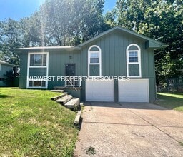 Building Photo - 913 SW Speas Dr