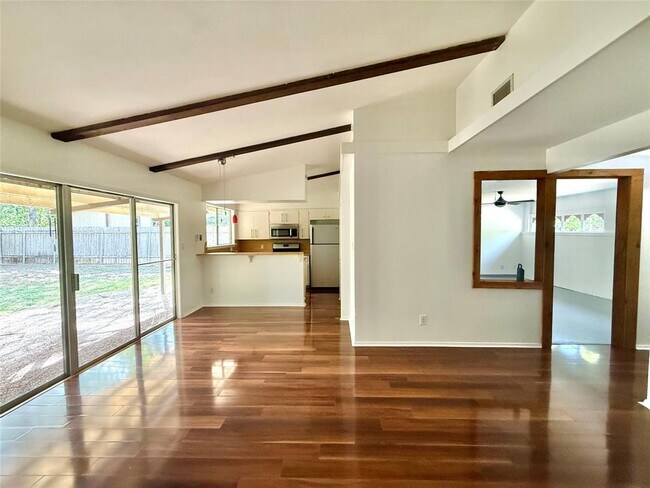 Building Photo - 911 Glen Oak Dr