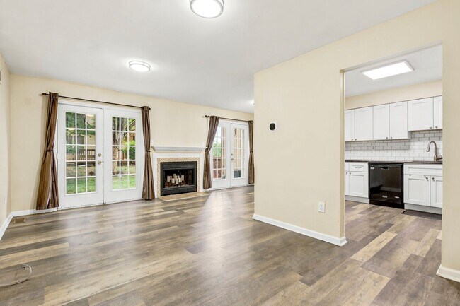 Foto del edificio - Spacious 2-Bedroom Townhome in Andorra Woods | Finished Living Space, Storage & Prime Location