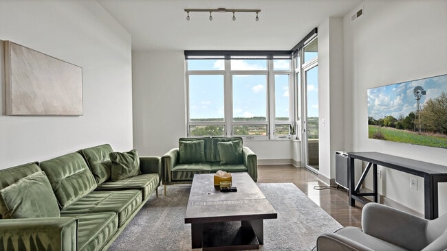 Foto del edificio - 1544 Spring Gate Dr.