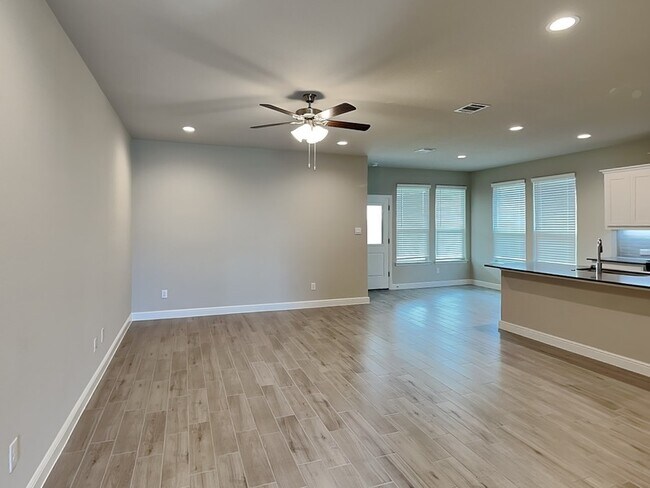 Photo - 212 Dunmore Dr House