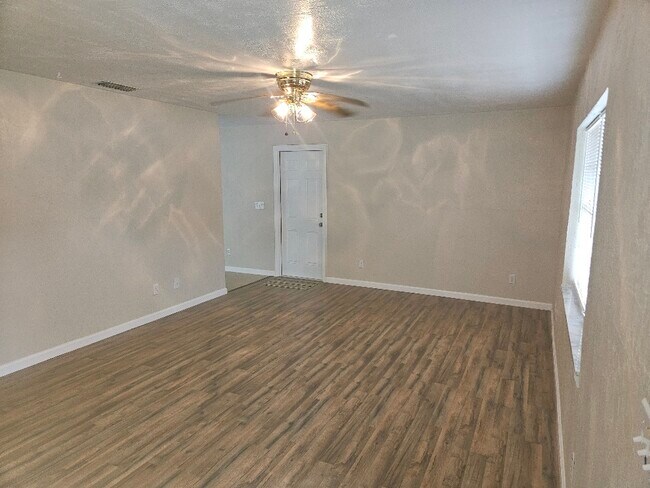 Building Photo - 1895 Big Oak Dr