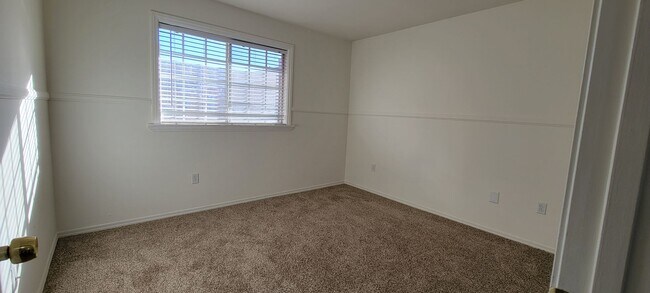 Foto del edificio - $500 OFF MOVE-IN! 2 Bedroom Condo near Air...
