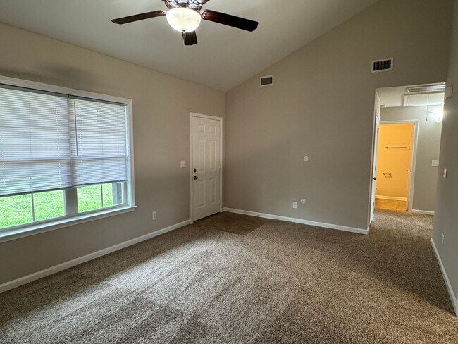 Foto del edificio - 1503 Gambill Wood Dr