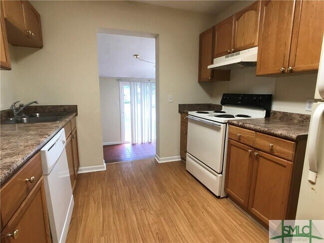 Building Photo - 206 Turnberry St
