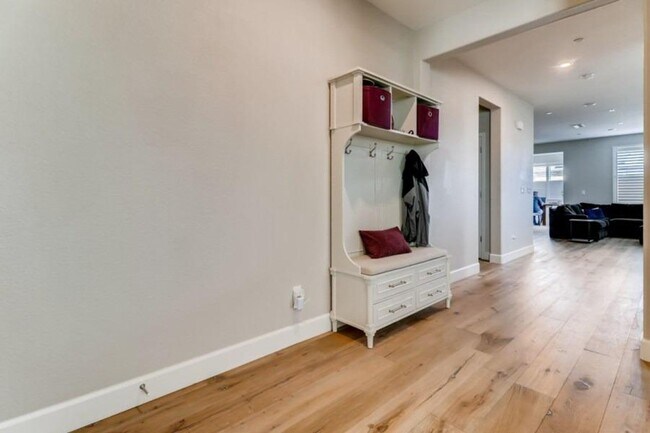 Building Photo - Beautiful Rocklin Home with Swimming pool/spa