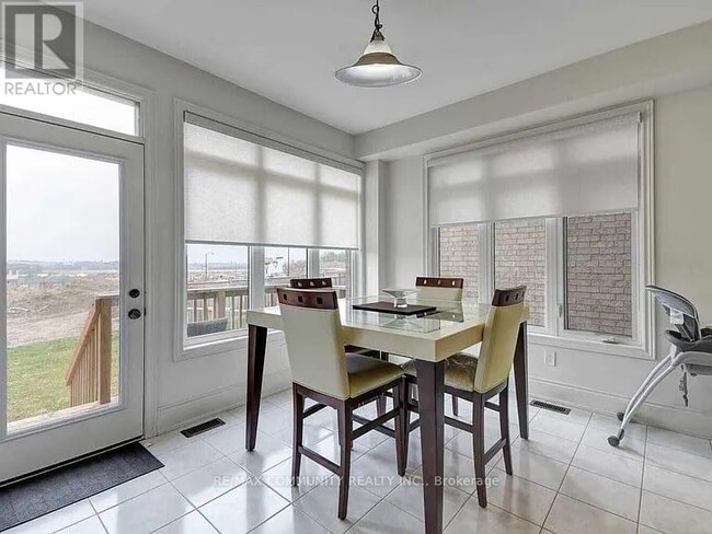 Building Photo - 4 Parker Ln