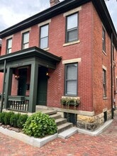 Building Photo - 557 S 6th St