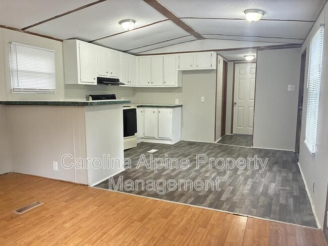 Foto del edificio - 517 Skylark Ln