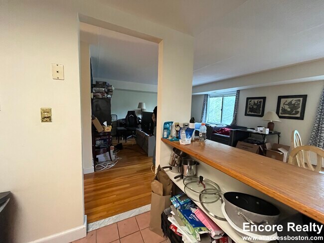 Foto del edificio - 1244 Beacon St