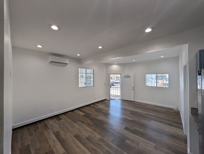 456 - 456 Apartment