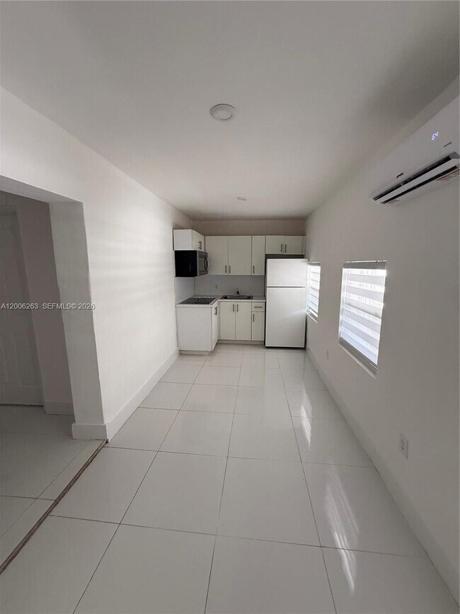 Foto del edificio - 6716 NW 6th Ave