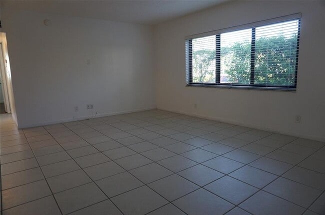 Foto del edificio - 2201 NE 36th St
