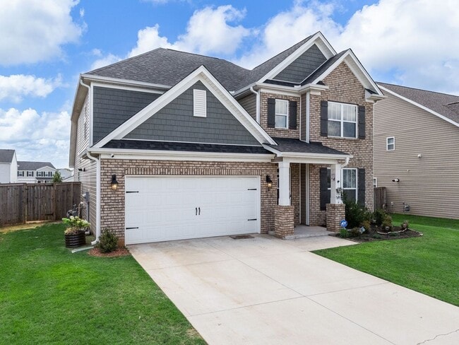 Building Photo - Beautiful 4 BR, 3.5 BA, 2 Car Garage Home ...