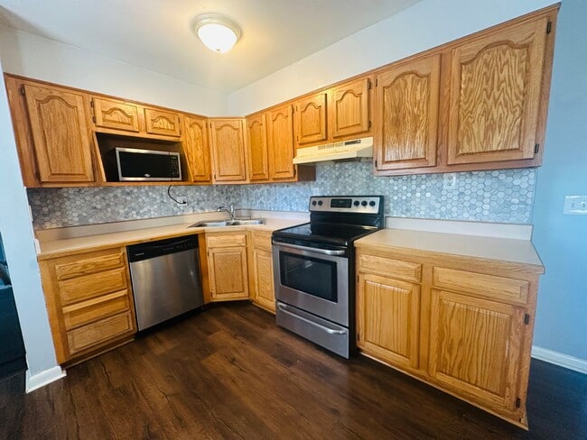 Building Photo - Charming 3 Bedroom Home in Fern Creek – Great Layout & Location