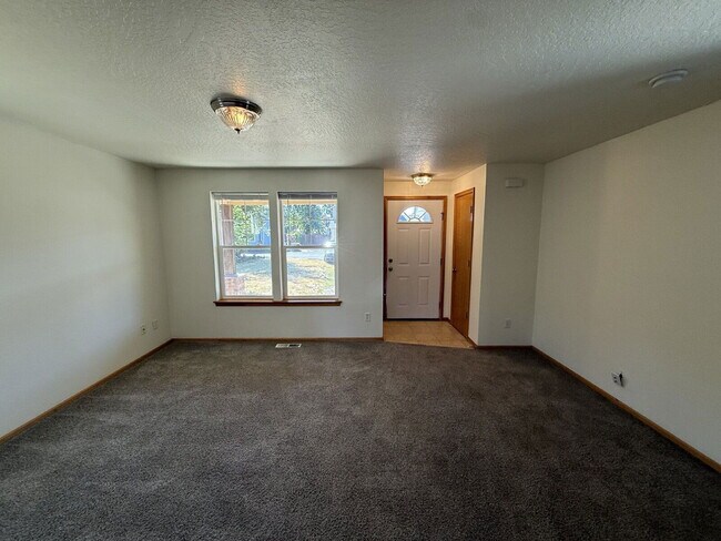 Building Photo - 6810 Aster St