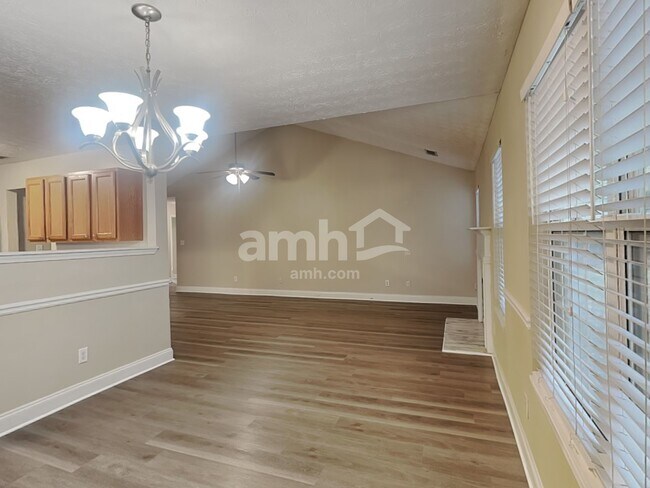 Foto del edificio - 785 Mount Royal Cv