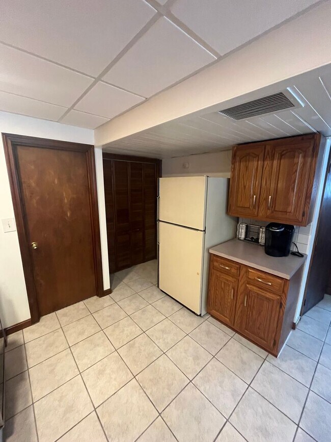 Building Photo - Lincoln Lane