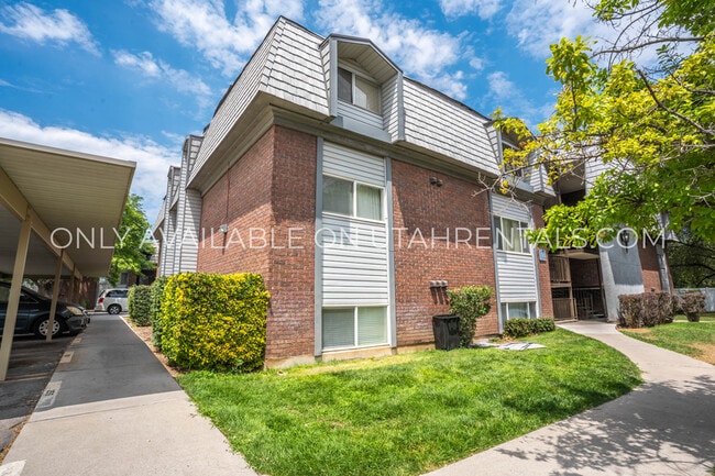 Building Photo - 1651 Hickory Ln